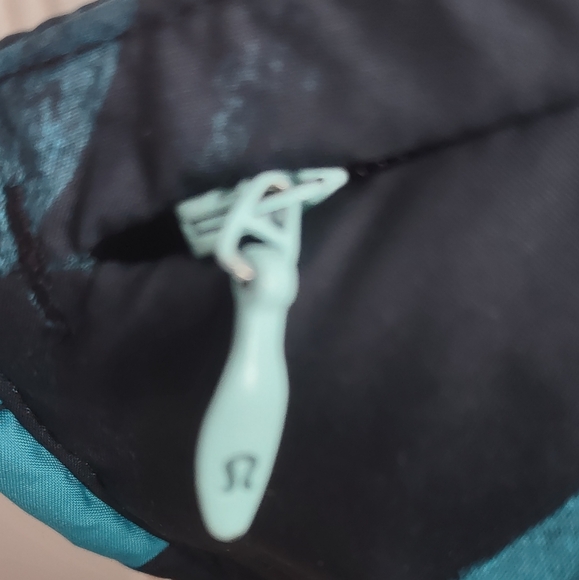 Lululemon Women’s Pack-It Vest Back Spin Stroke Peacock Blue Black Size 10 EUC - Picture 9 of 12